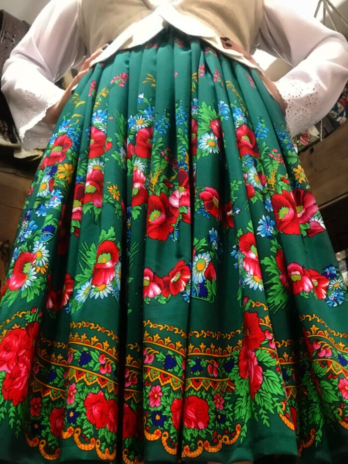 Leluja - góralska spódnica, kolor butelkowa zieleń, duży wzór łąka
